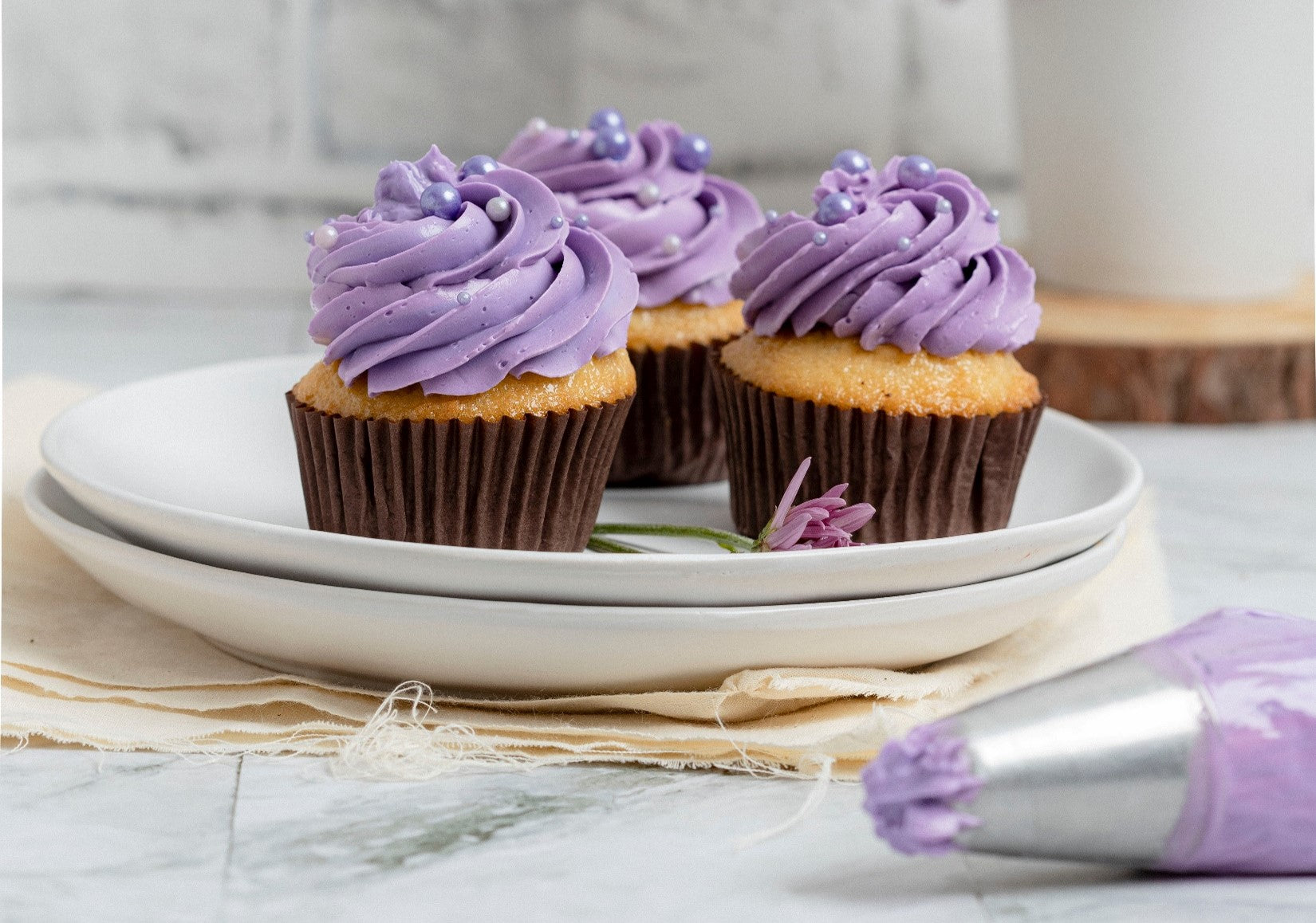 GAEA lila Cupcakes mit kalt gepresstem Olivenöl – Gaea_DE GAEA lila Cupcakes mit kalt gepresstem Olivenöl – Gaea_DE