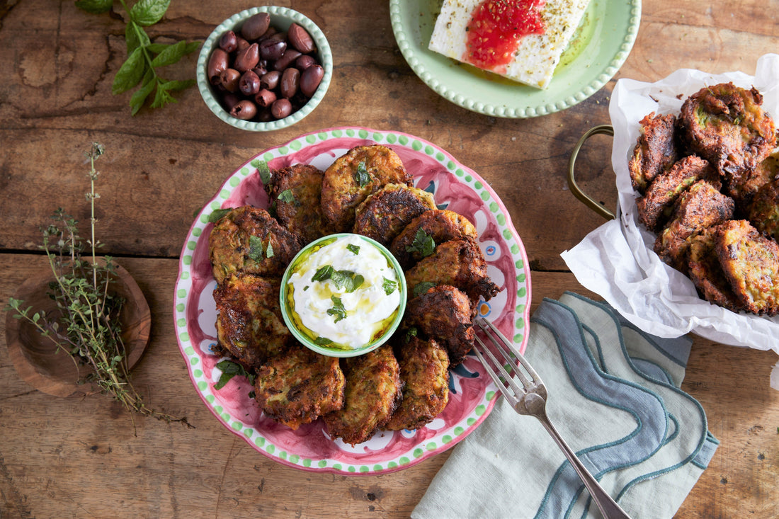 GAEAs knusprige griechische Zucchinifritters